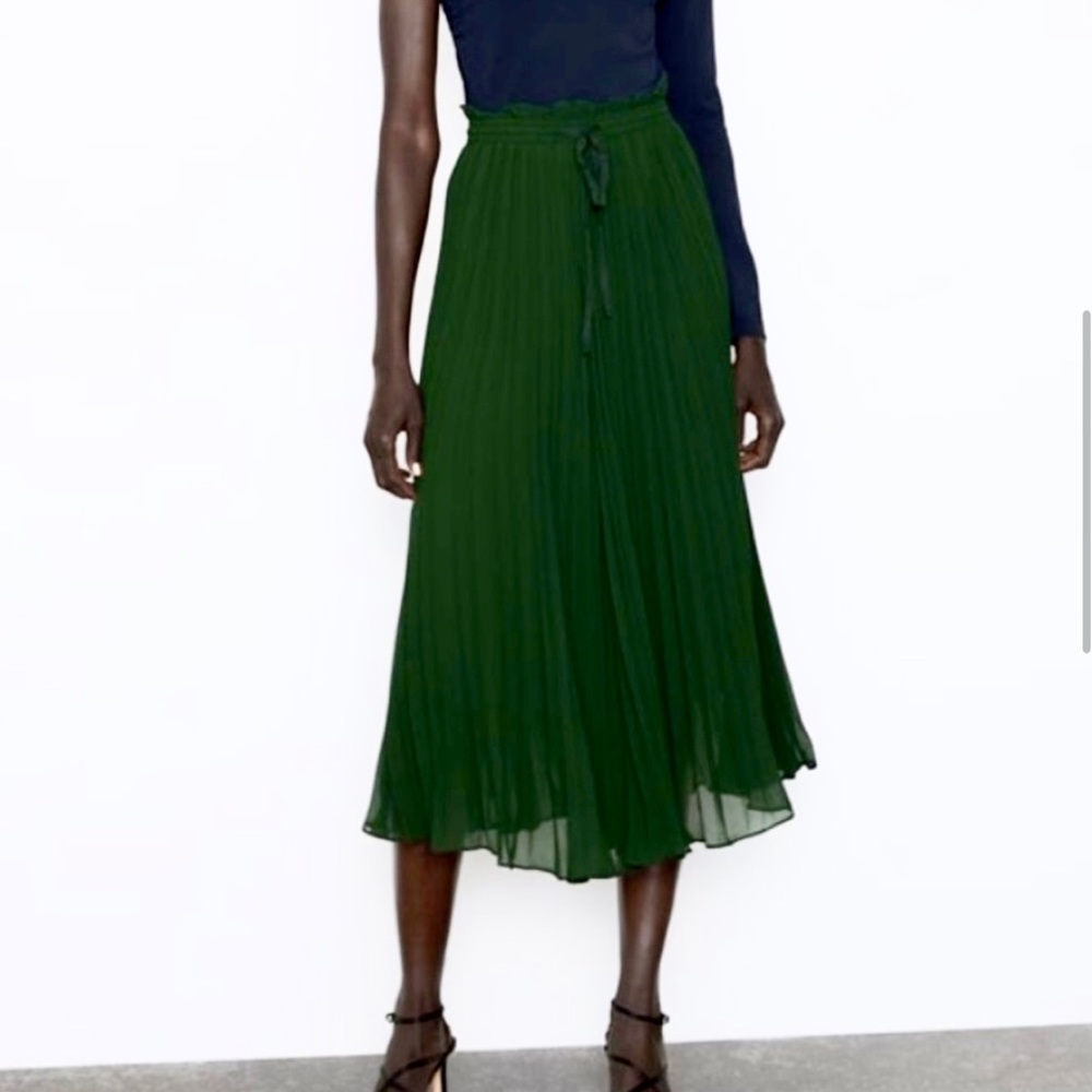 Zara Green Pleated Culottes, Size Large, Great Condition